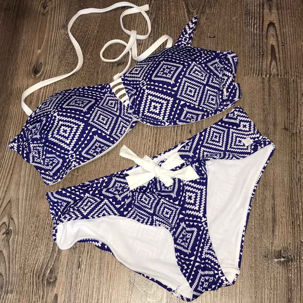 🎊NEVER WORN. La Vie En Rose bikini top&bottom